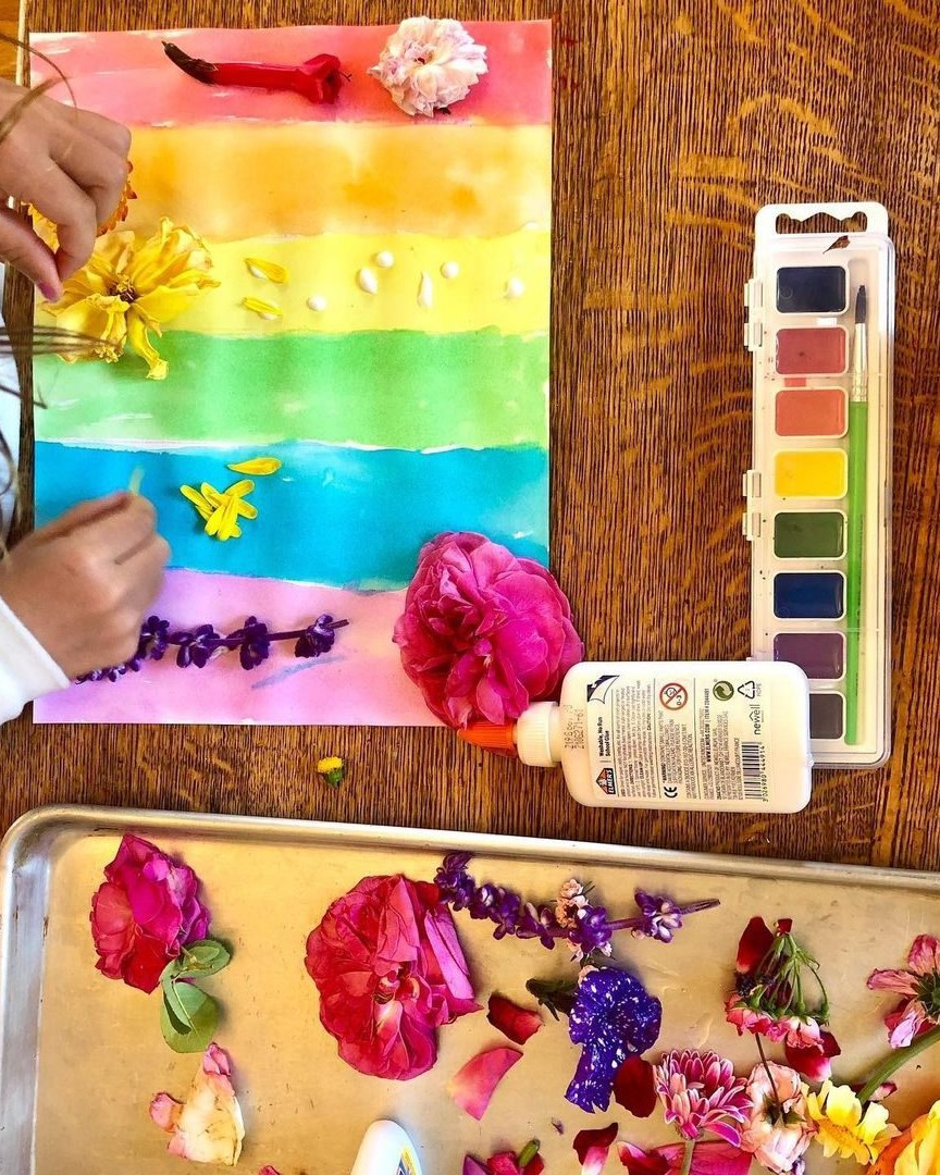 child painting in art class